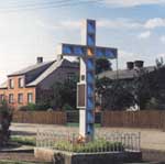 Krzyż w centrum wsi